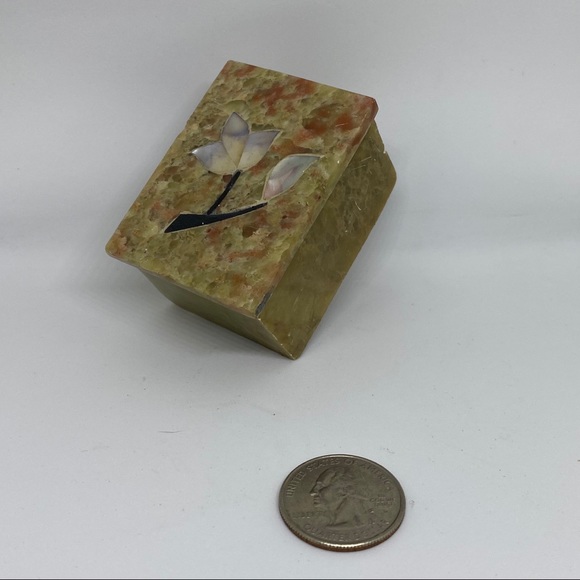 Small Jewelry box - Picture 2 of 5